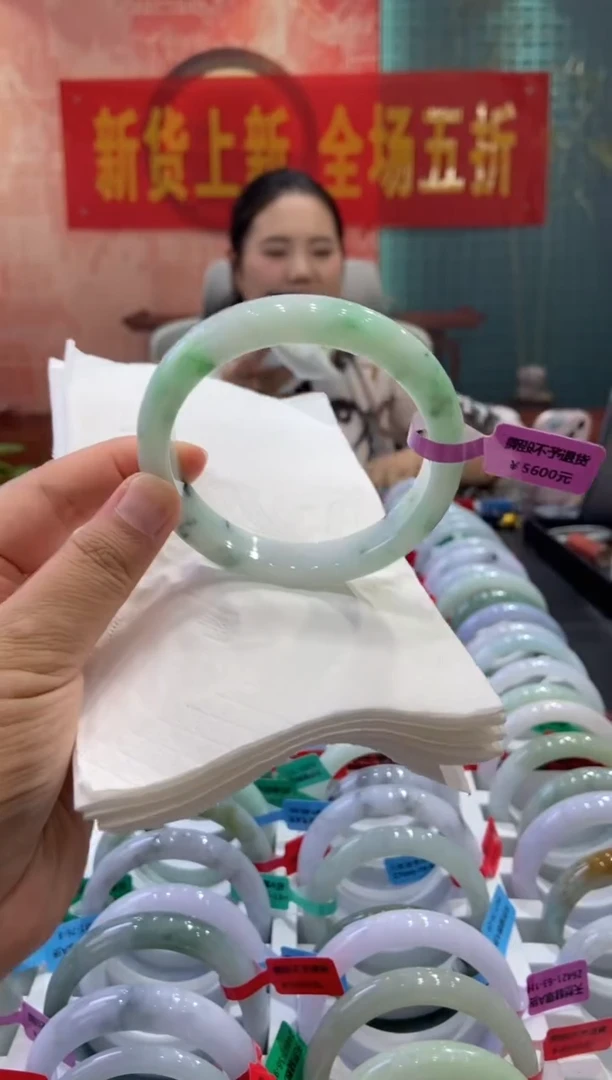 翡翠手镯未镶嵌多人00026224