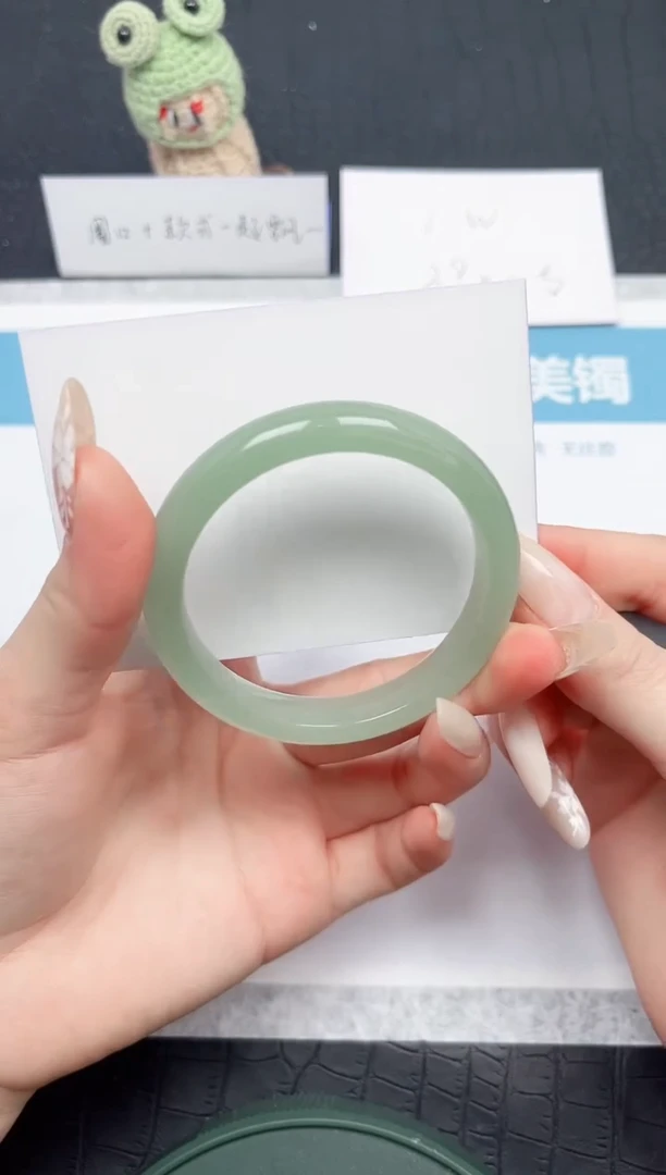 【闪购商品】石英质玉手镯未镶嵌54-53.3