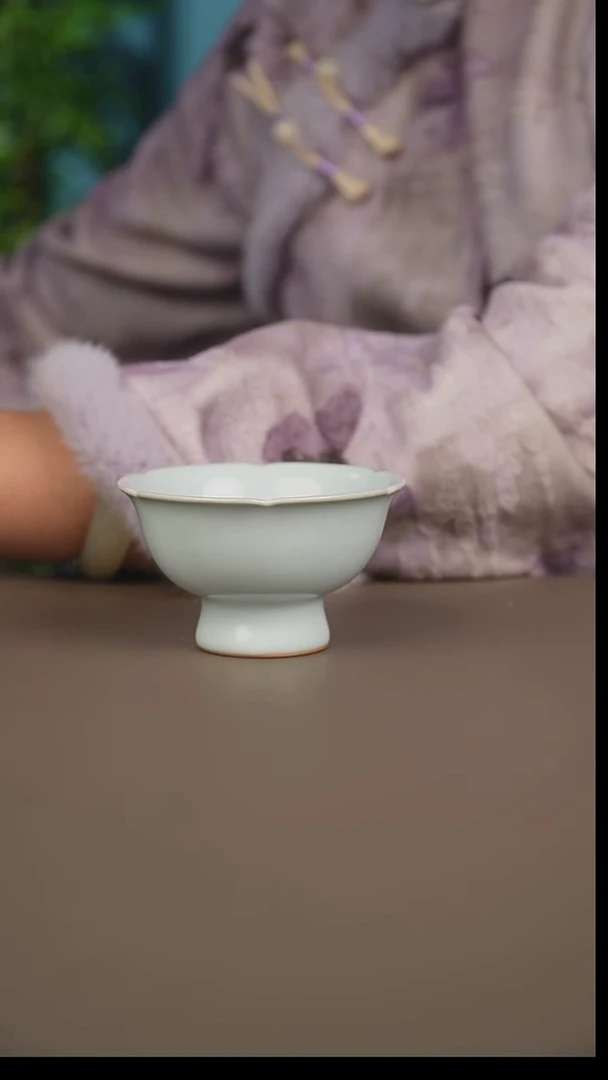杯月白高足杯