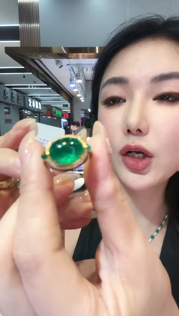 18K金镶嵌戒指祖母绿6.43ct