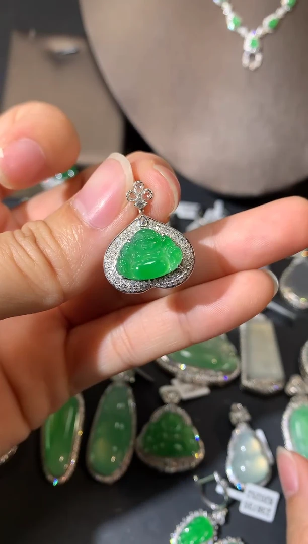 【闪购商品】翡翠吊坠(不含链)18K金镶嵌吊坠