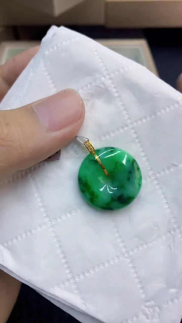 翡翠18K金镶嵌颈饰 1