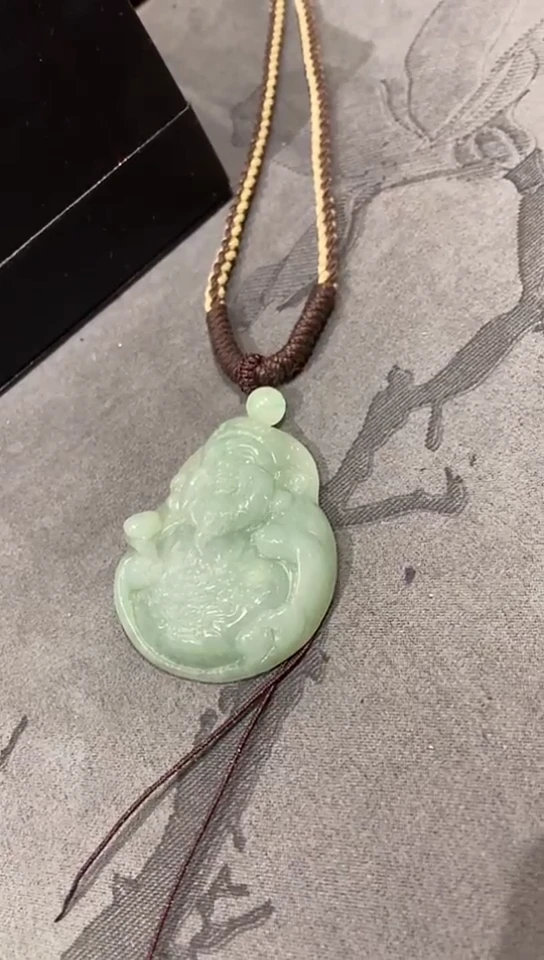 颈饰未镶嵌翡翠吉****?吊坠