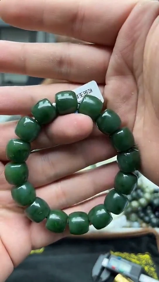 手串未镶嵌和田玉阿*碧玉14有裂