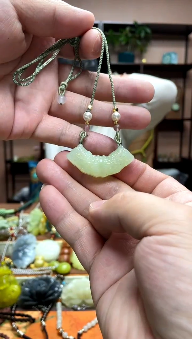 未镶嵌岫玉吊坠·