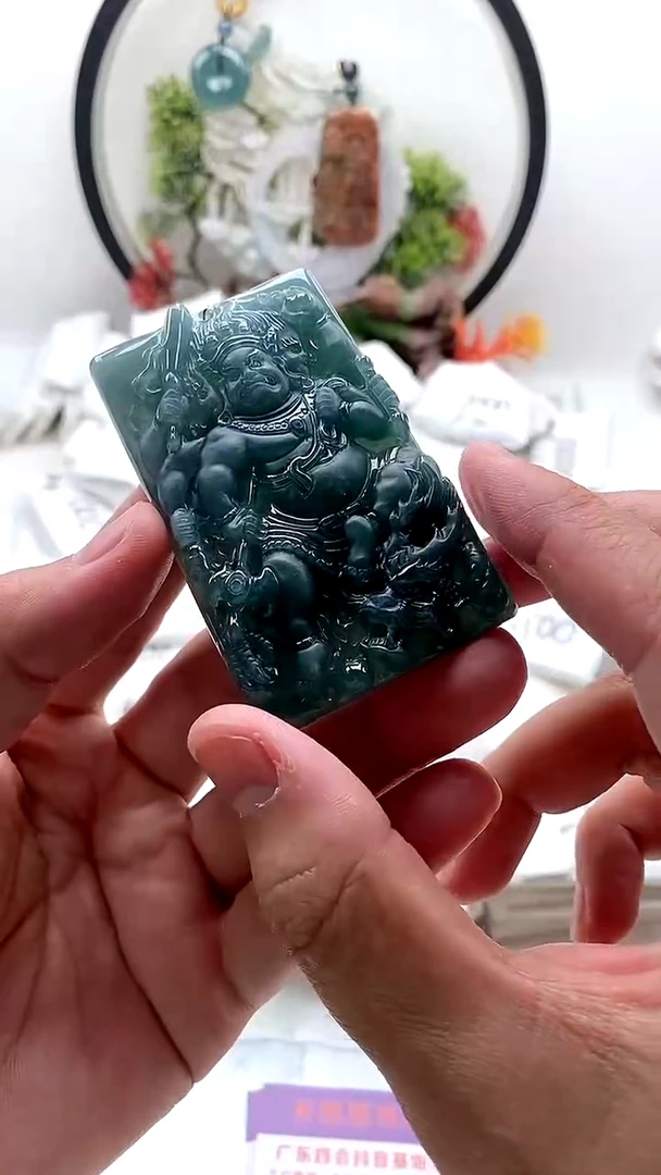 颈饰未镶嵌翡翠不动明王