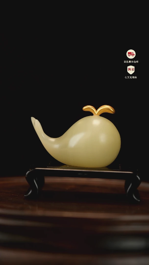 云南石竹叶青雕刻：惊喜鲸鱼摆件