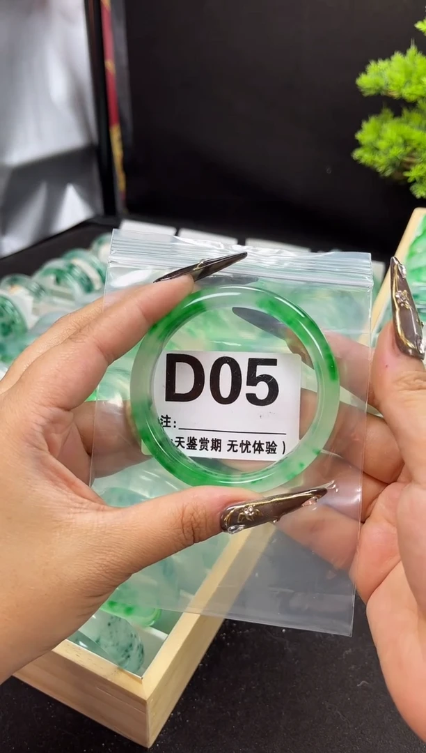 【闪购商品】石英岩玉手镯未镶嵌D05