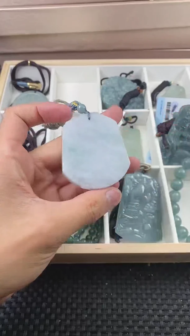翡翠未镶嵌颈饰