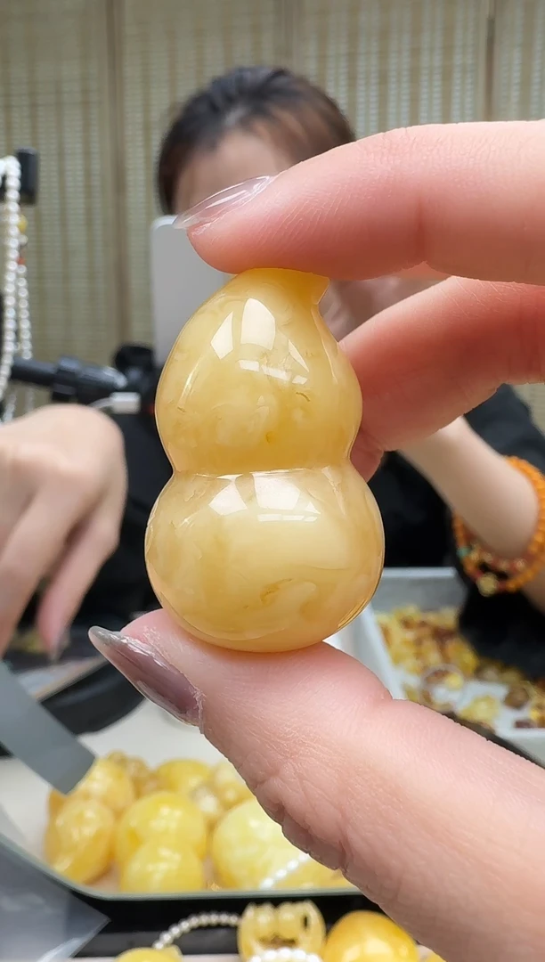 未镶嵌琥珀裸石吊坠