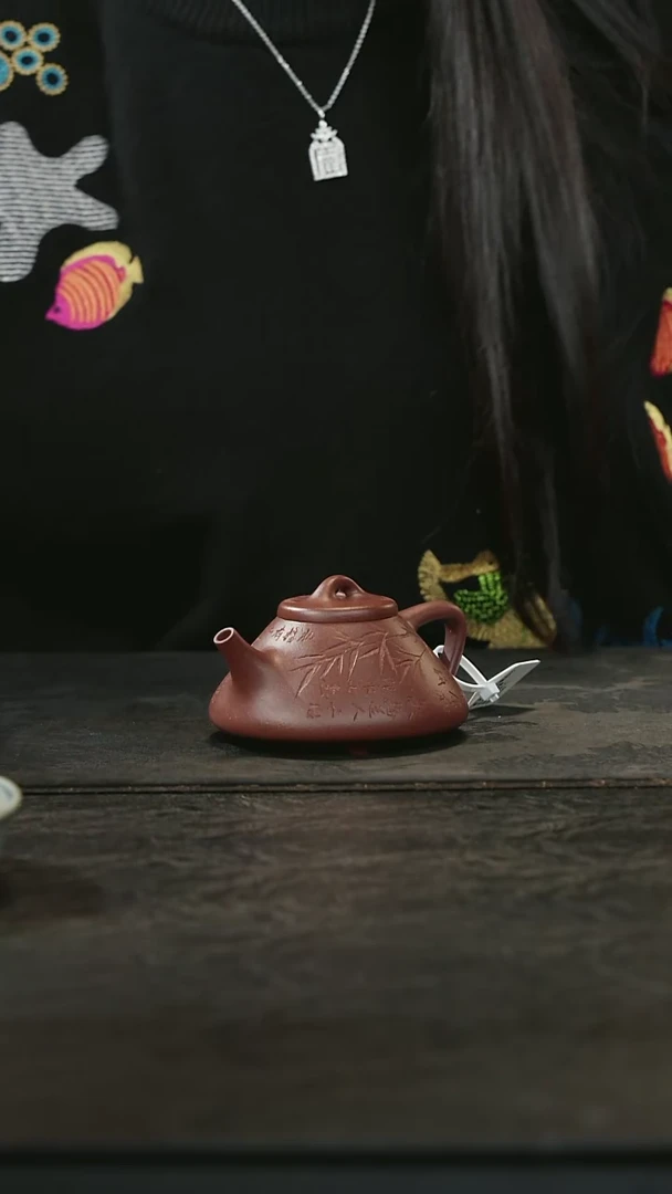 茶壶紫砂底槽青刻绘子冶200cc