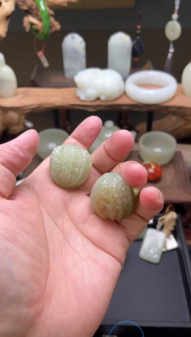【闪购商品】和田玉核桃未镶嵌且末迪克兰核桃一对