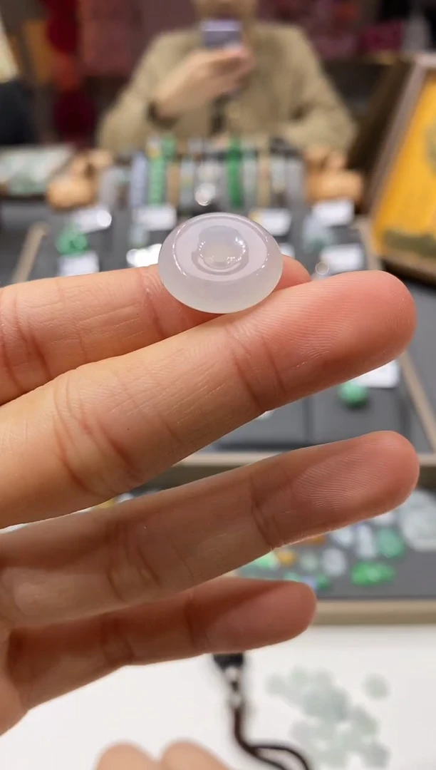 颈饰未镶嵌翡翠平安扣