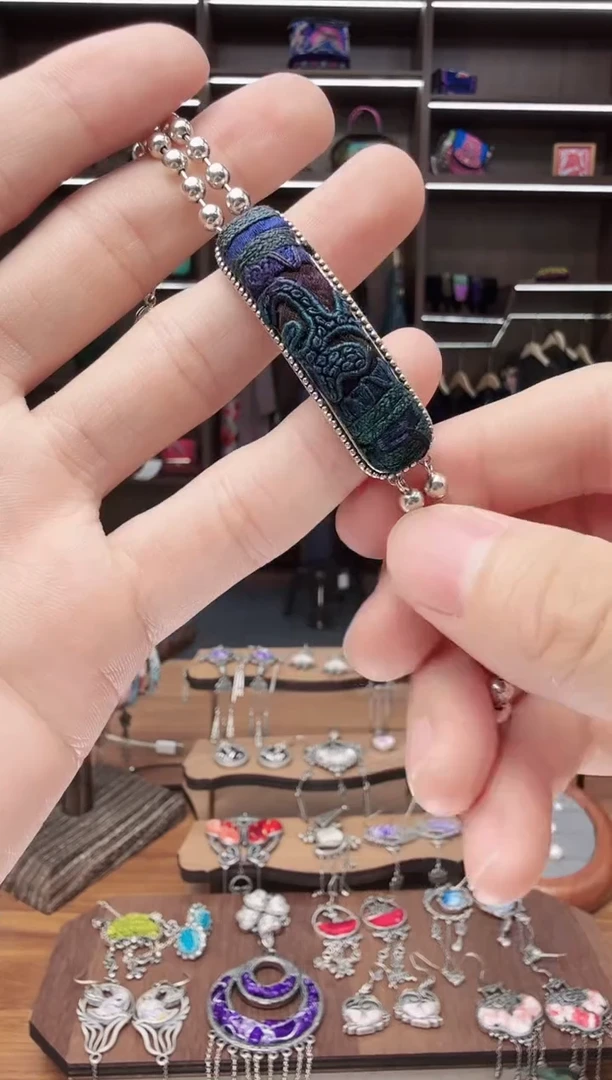 织绣26蒙阿苏苗绣传承店