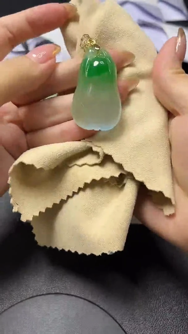 时尚女士精品吊坠