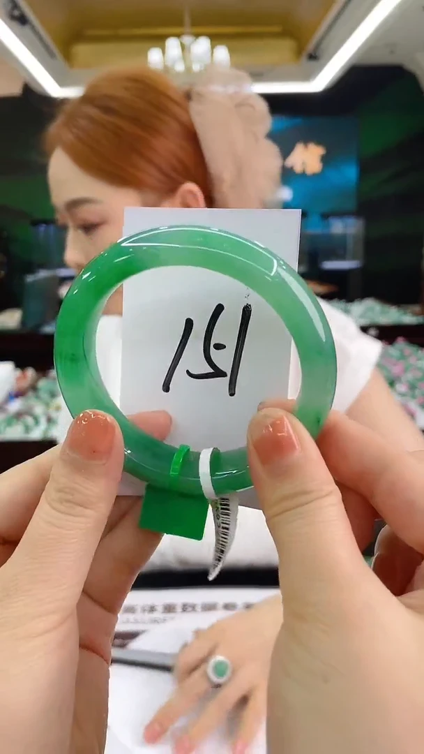 石英质玉（非洲翠）手镯未镶嵌天然冰飘花