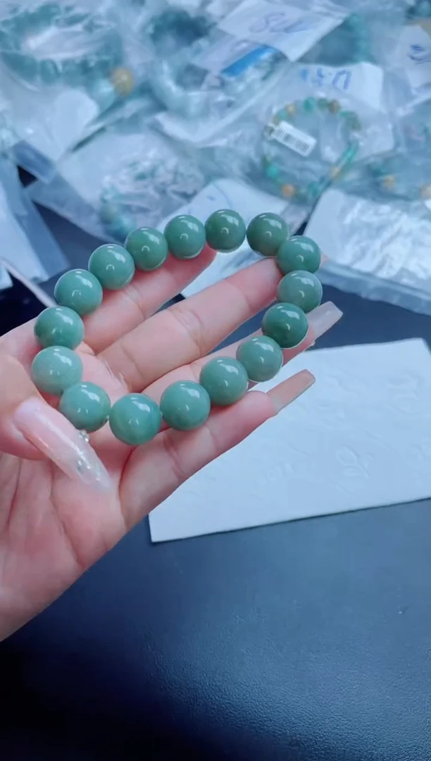 翡翠戒指未镶嵌珠串