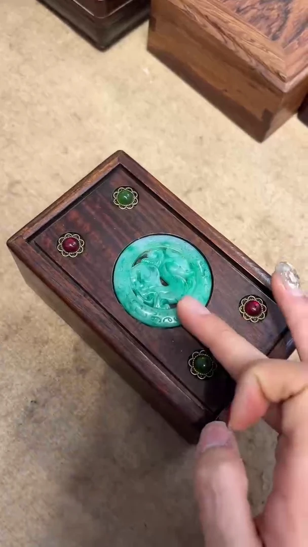 【闪购商品】木镶嵌宝石 小机关盒