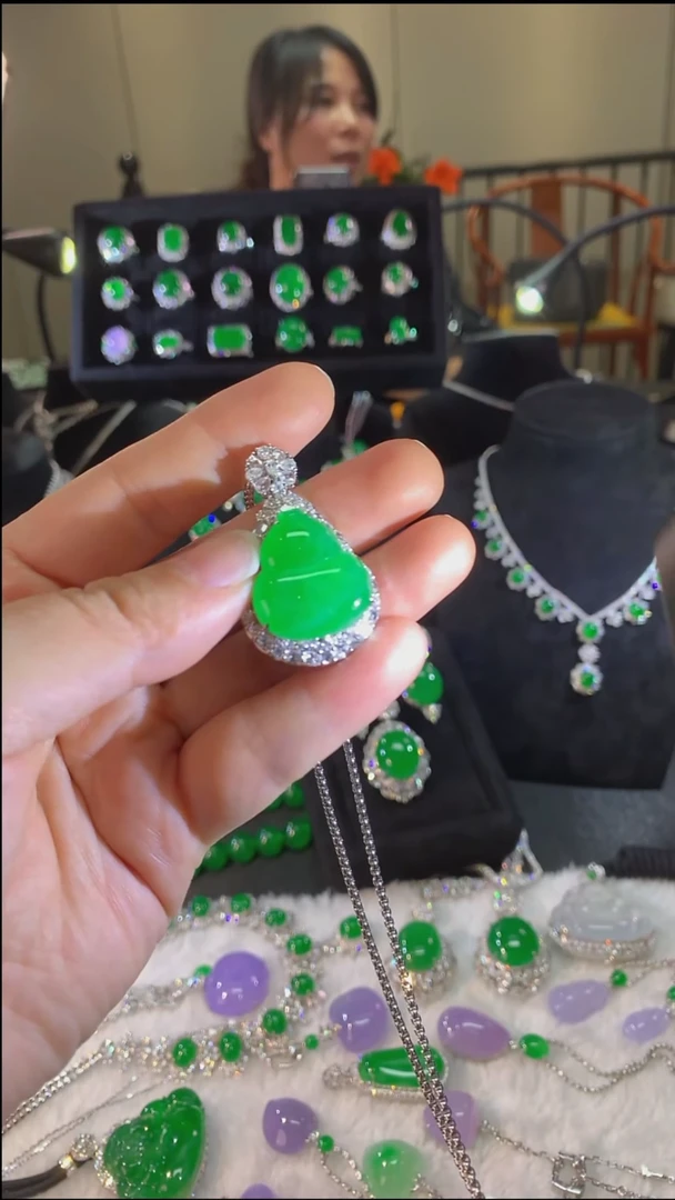 吊坠(不含链)18K金镶嵌翡翠吊坠