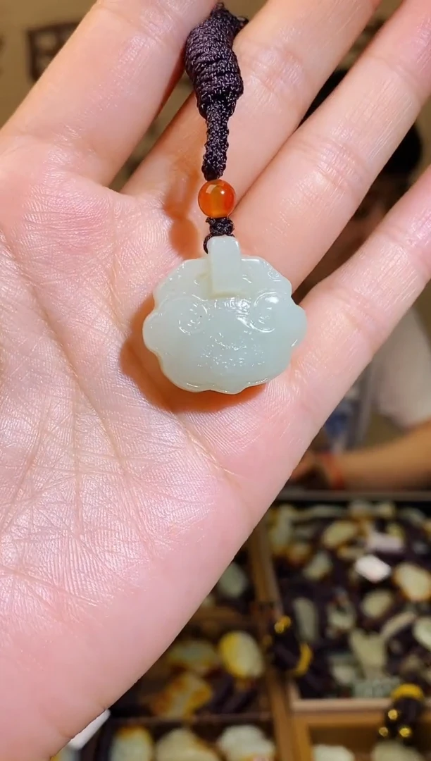 和田玉未镶嵌颈饰1