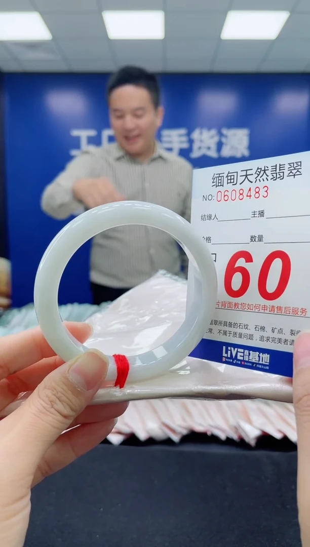 未镶嵌手镯翡翠天然翡翠手镯