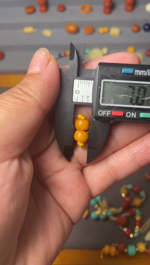 未镶嵌蜜蜡裸石7老蜡墩子一对