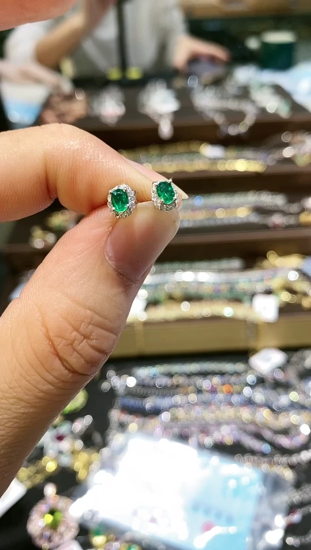 【闪购商品】祖母绿耳饰银S925镶嵌耳钉