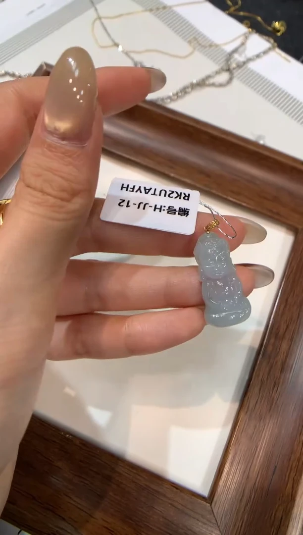 颈饰18K金镶嵌翡翠宝宝佛