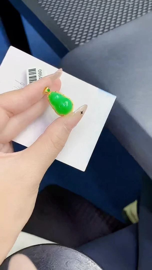 颈饰18K金镶嵌翡翠缅甸天然翡翠A货