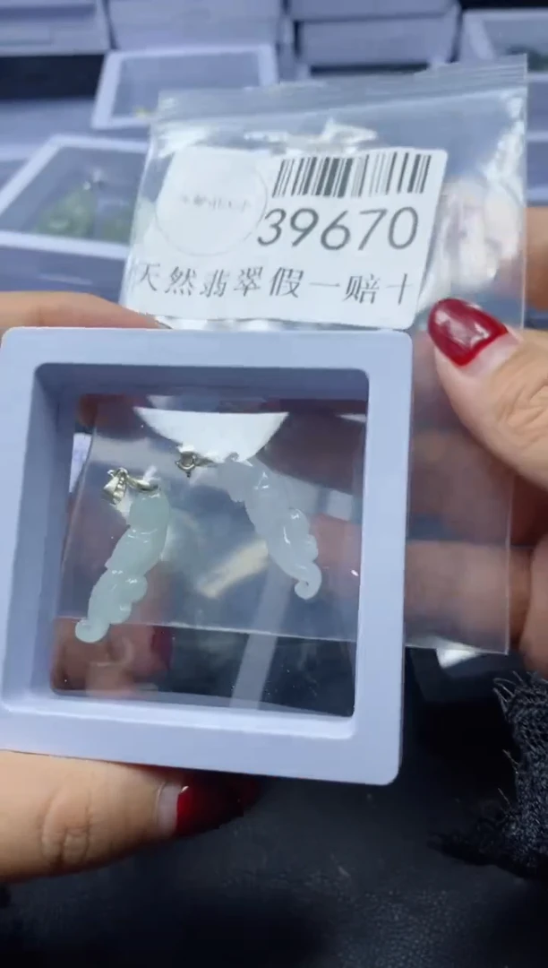 【闪购商品】翡翠吊坠(不含链)未镶嵌39670