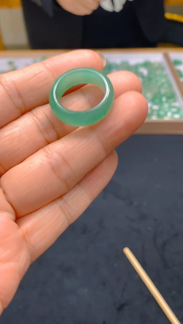 【闪购商品】石英质玉戒指未镶嵌冰美人A货非洲翠，冰种