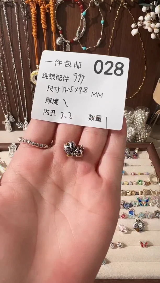 无足银珐琅彩发财醒狮横穿
