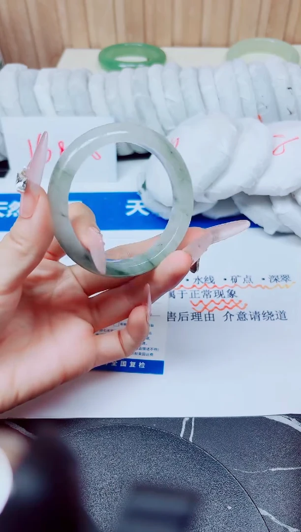 未镶嵌手镯石英质玉1/53.6