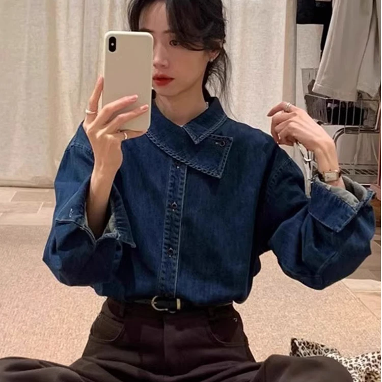 深蓝色交叉领长袖牛仔衬衫女春秋设计感叠穿衬衣显瘦内搭宽松上衣