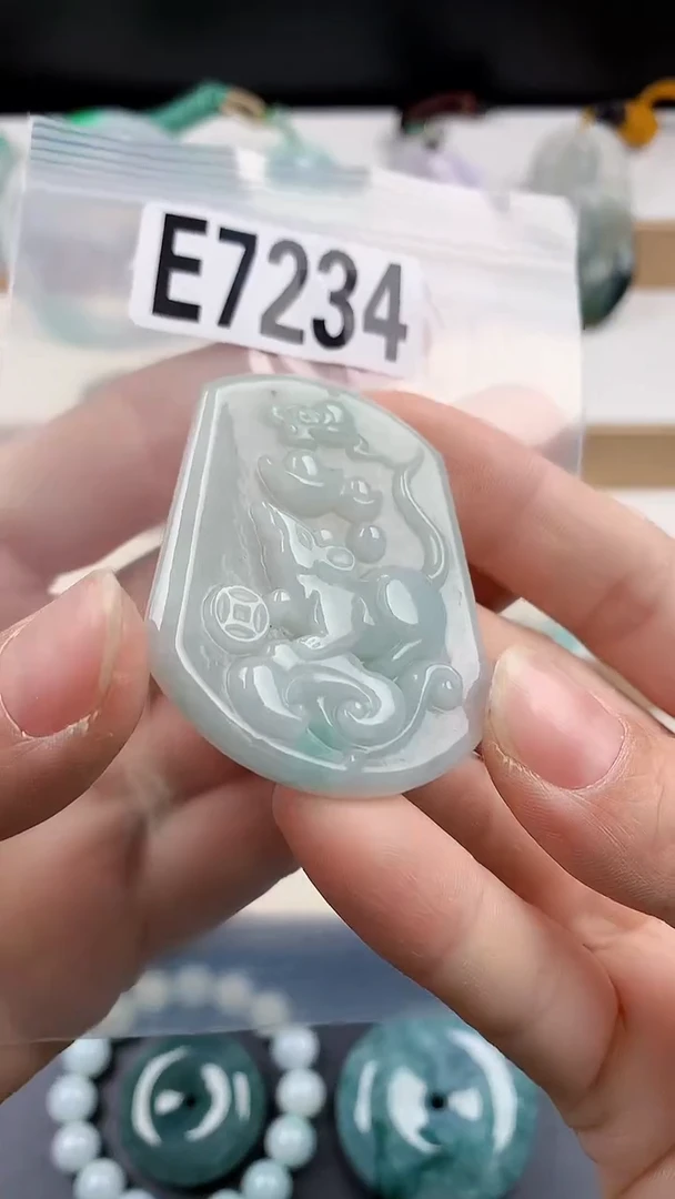 颈饰未镶嵌翡翠天然翡翠吊坠挂件