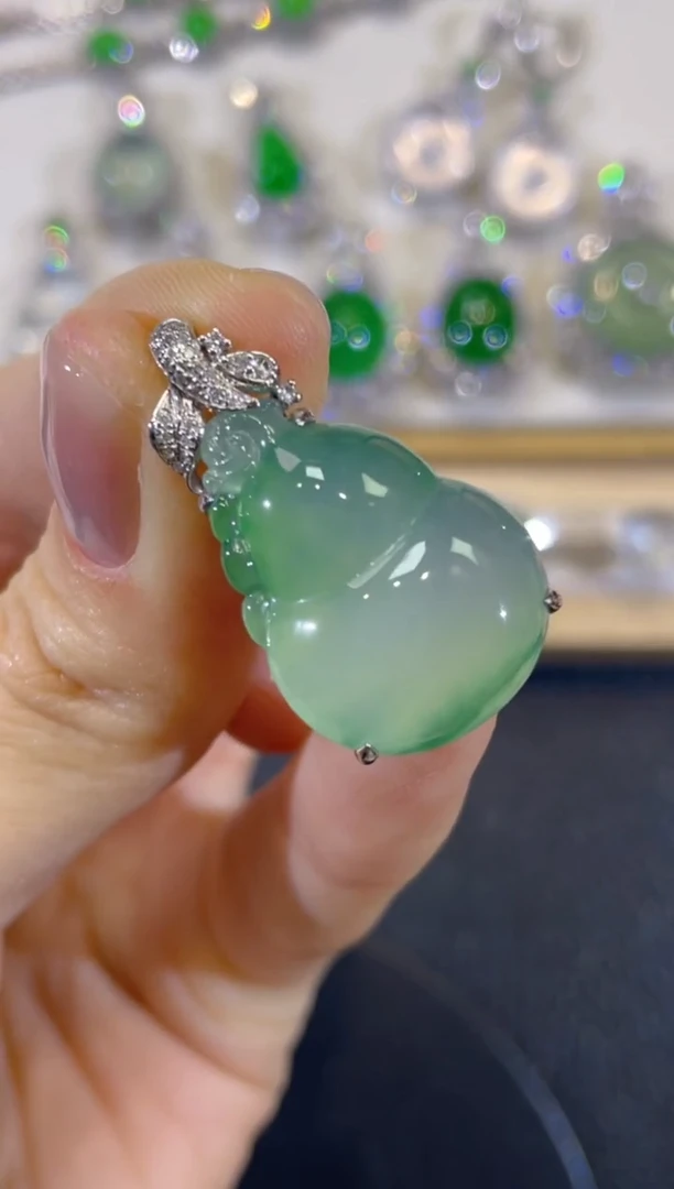 吊坠(不含链)18K金镶嵌翡翠团购15