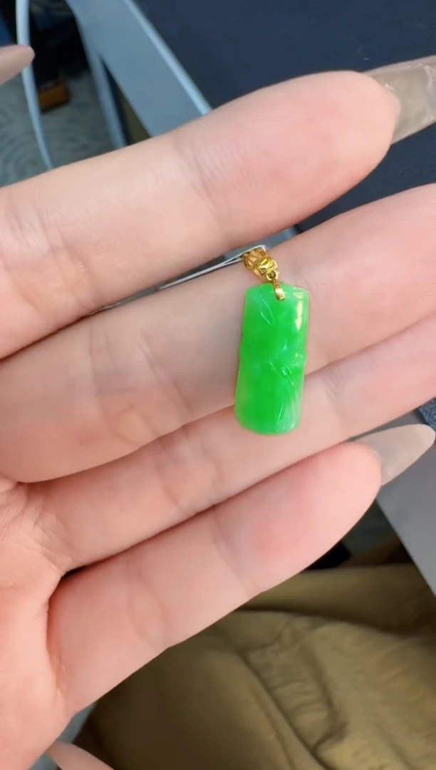 翡翠18K金镶嵌吊坠(不含链)缅甸A货翡翠