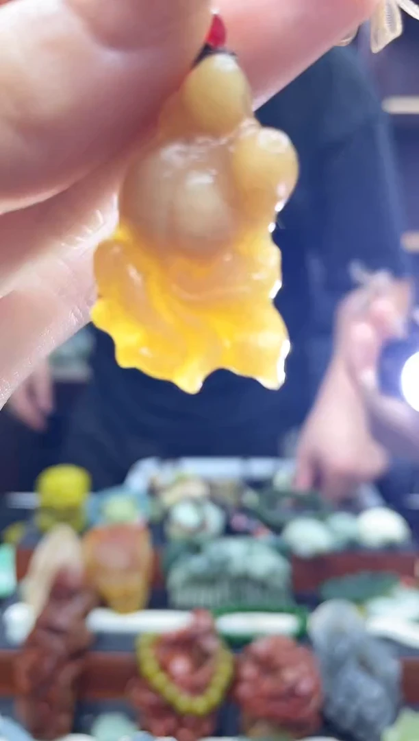 岫玉未镶嵌吊坠·