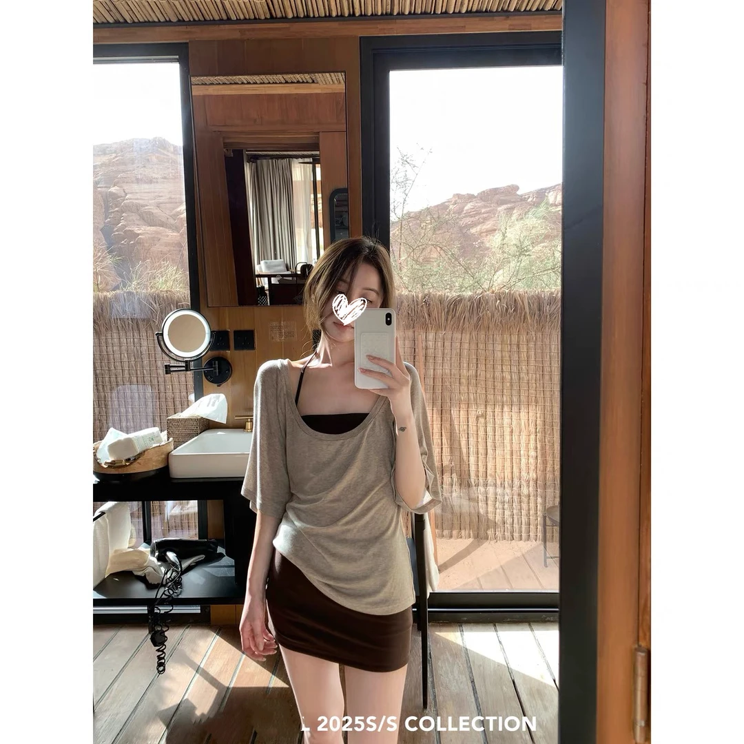 夏季时髦大u领T恤+挂脖背心+百搭短裙套装