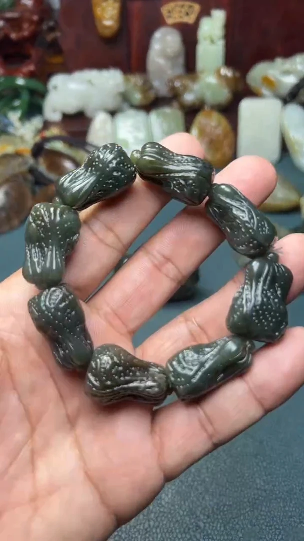 未镶嵌和田玉把件-