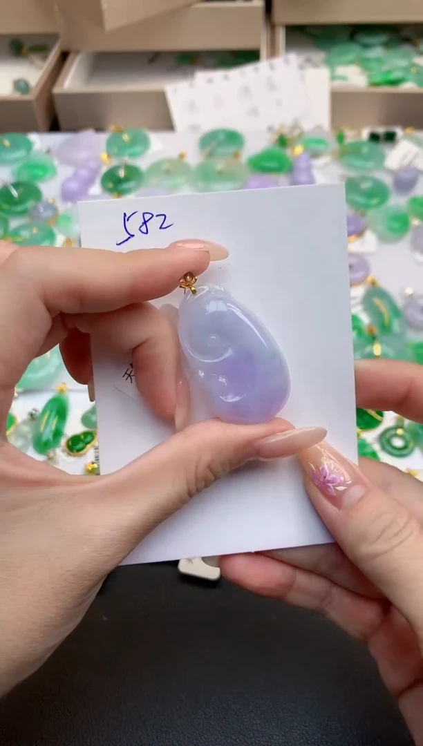 颈饰18K金镶嵌翡翠天然缅甸A货翡翠