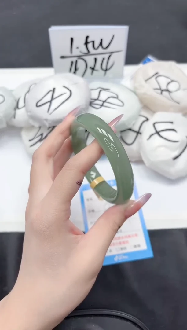 石英质玉手镯未镶嵌101-58.8