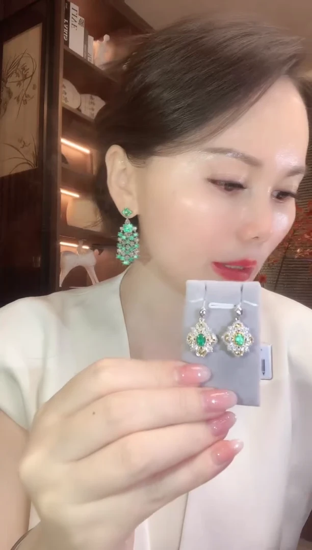 18K金镶嵌吊坠(不含链)祖母绿A37