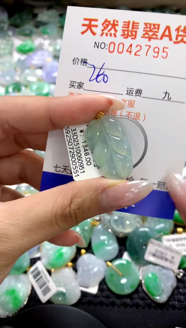 颈饰18K金镶嵌翡翠1111111111111111