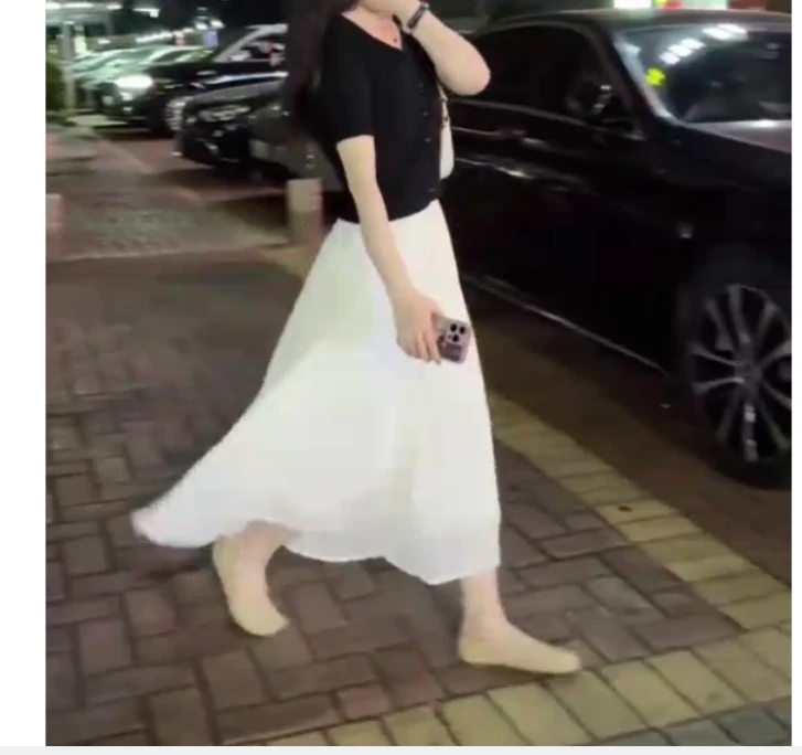 2025夏季新款网红同款洋气减龄韩版爆款薄款上衣半身裙两件套朵