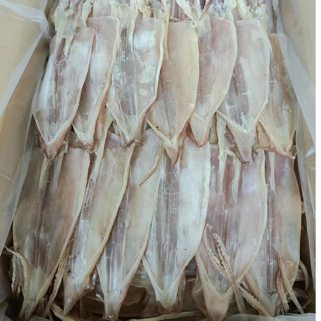 本港渔民船晒吊干鱿鱼