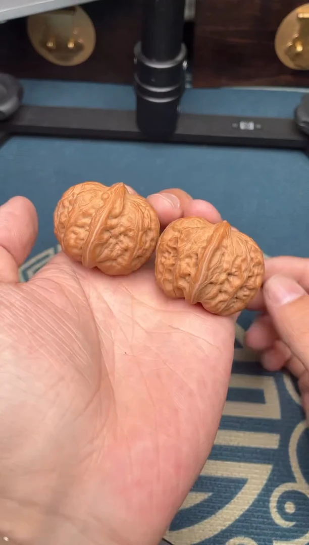 文玩核桃吊坠元宝全品40