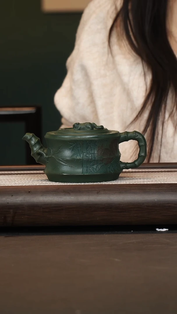 茶壶紫砂徐秀文/绿泥/竹节松鼠/280c