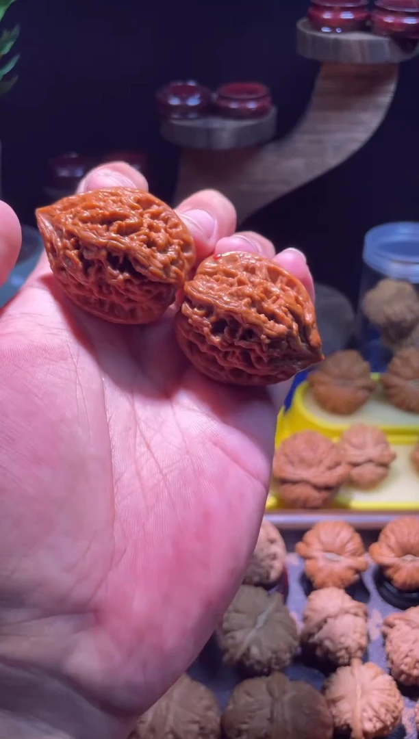 文玩核桃把件37全品回血大古石