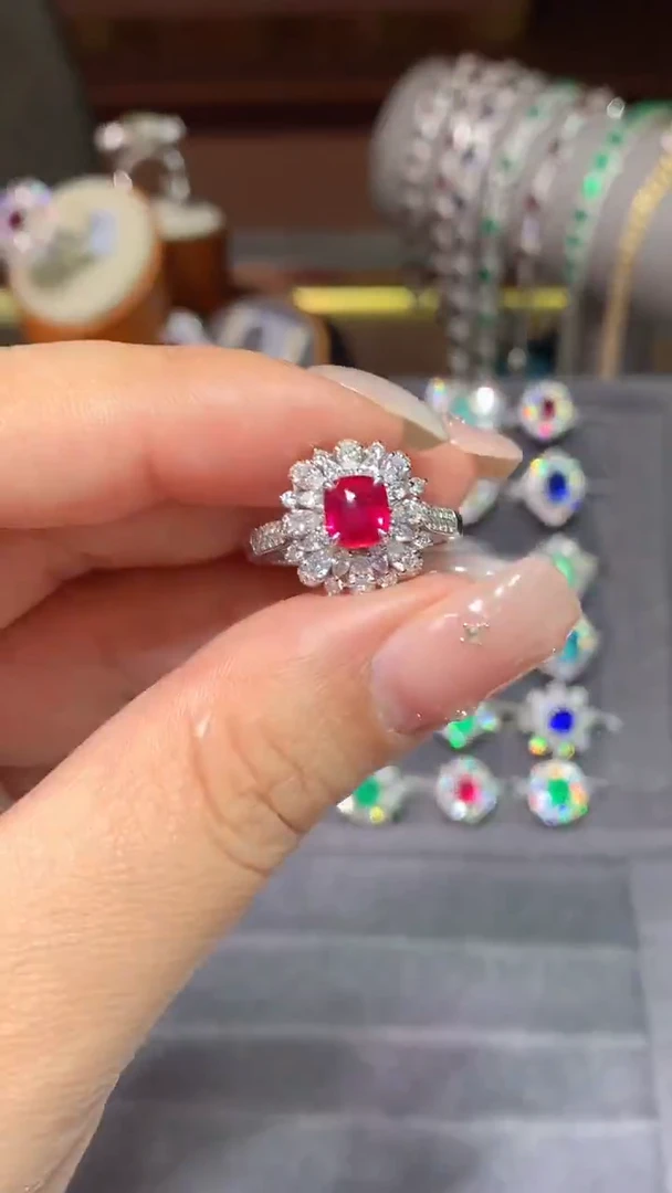 18K金镶嵌戒指红宝石1.02CT